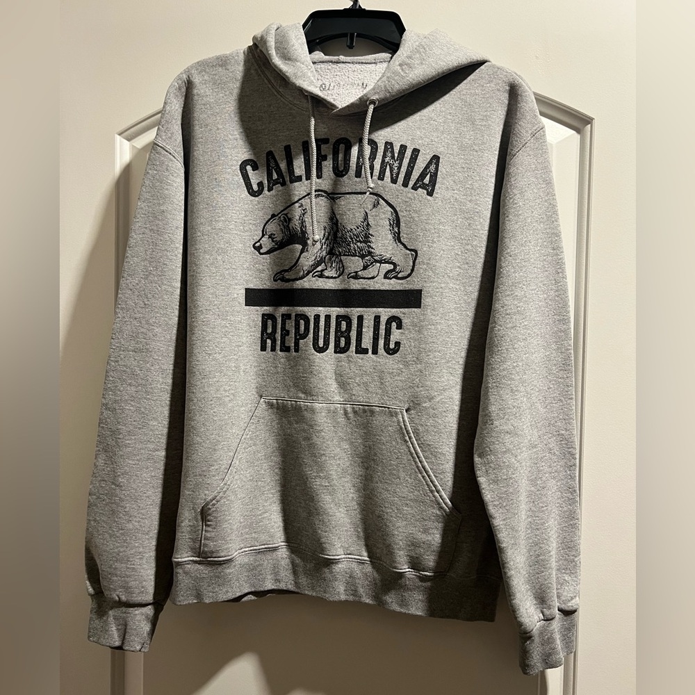 Small men’s gray California Republic Hoodie